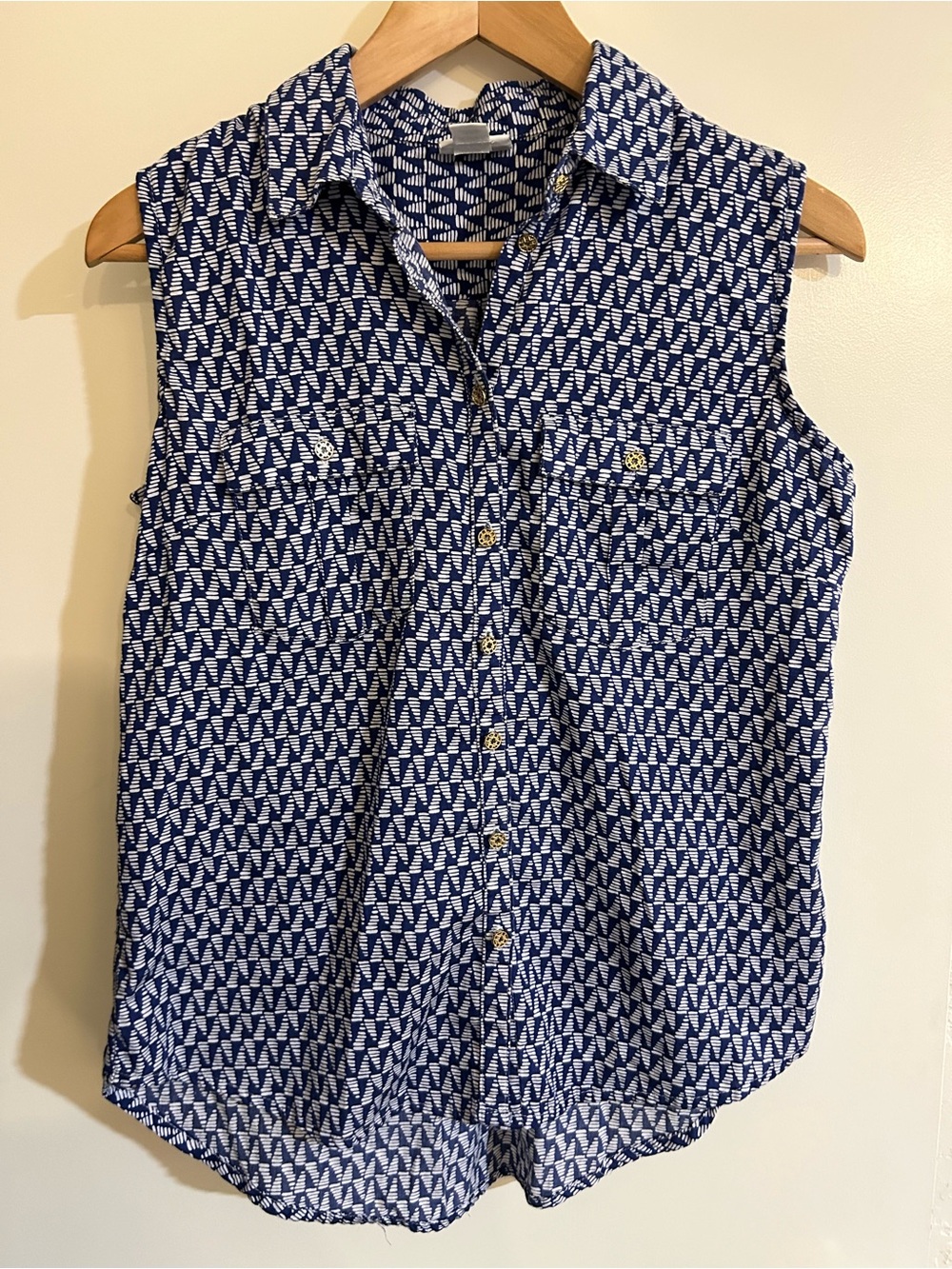 💜3 for $25💜 Jaclyn Smith Navy & White Sleeveless Button-Front Shirt